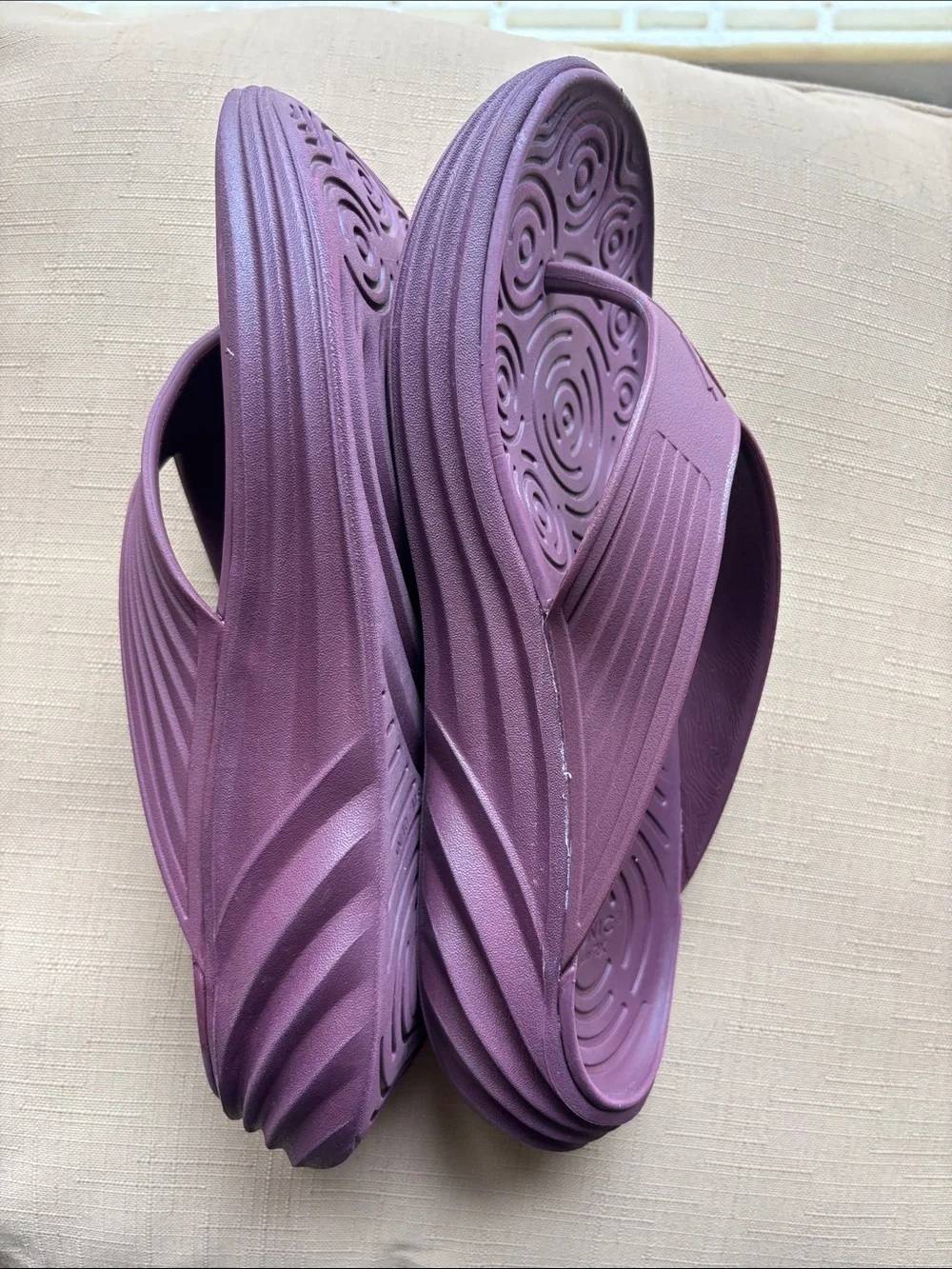Vionic Women's Lavender Purple Contour Flip Flop Sandals